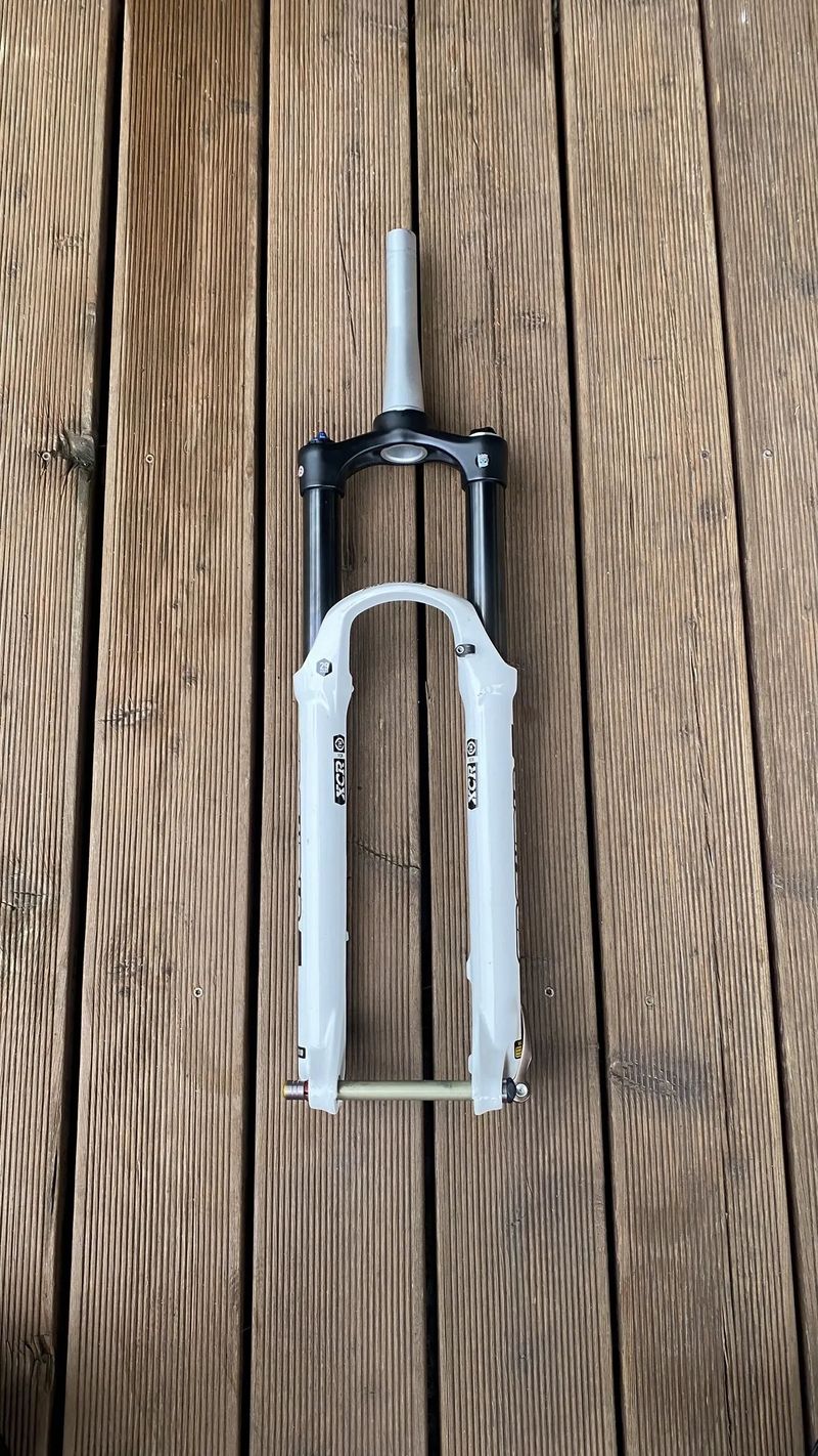 SR Suntour XCR34 Travel: 140 mm