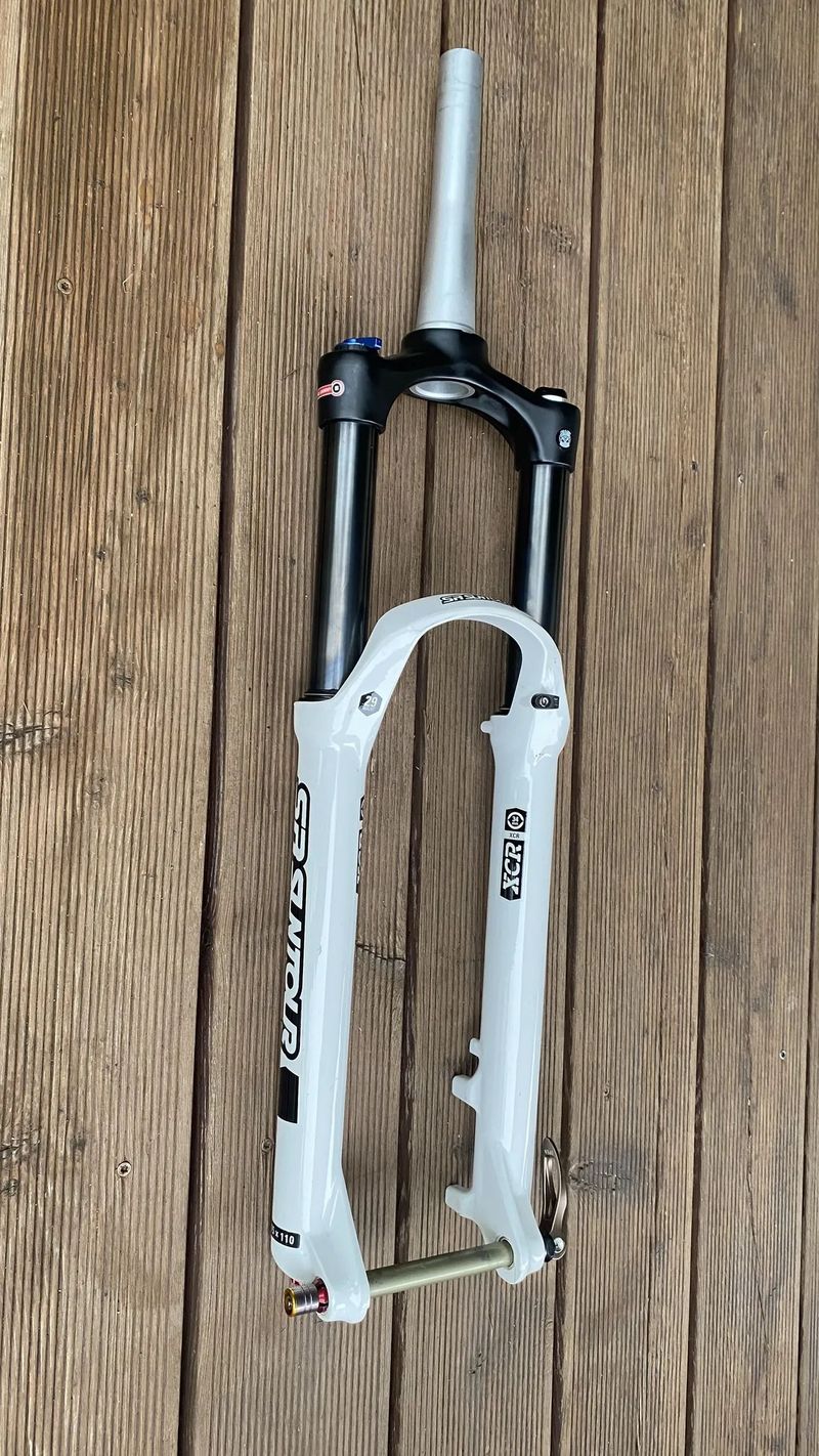 SR Suntour XCR34 Travel: 140 mm