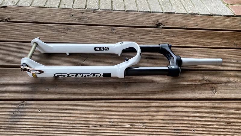 SR Suntour XCR34 Travel: 140 mm