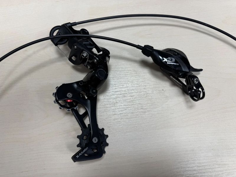 SRAM GX 1x11 - přehazovačka a řadicí páčka