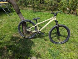 CTM Dirtking kolo skvělé pro začátečníky kteří se chtějí naučit skákat a naučit se nové triky 