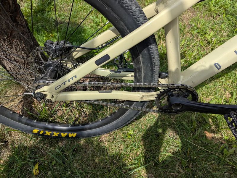 CTM Dirtking kolo skvělé pro začátečníky kteří se chtějí naučit skákat a naučit se nové triky 
