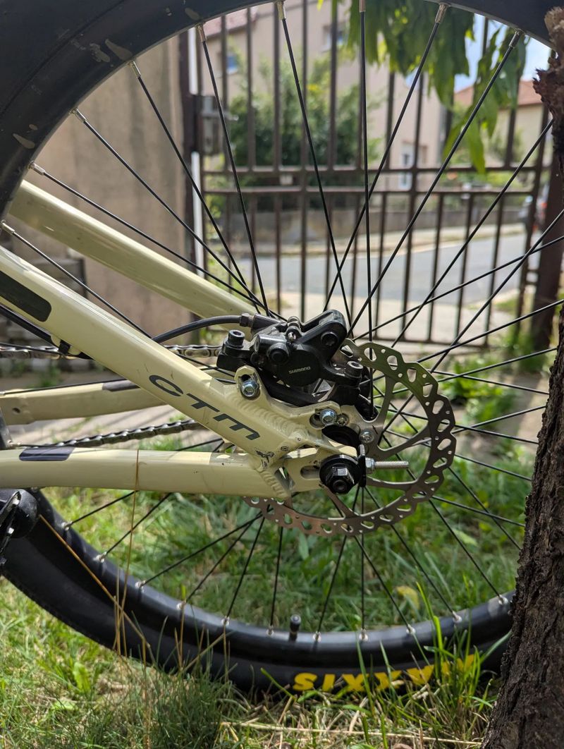 CTM Dirtking kolo skvělé pro začátečníky kteří se chtějí naučit skákat a naučit se nové triky 