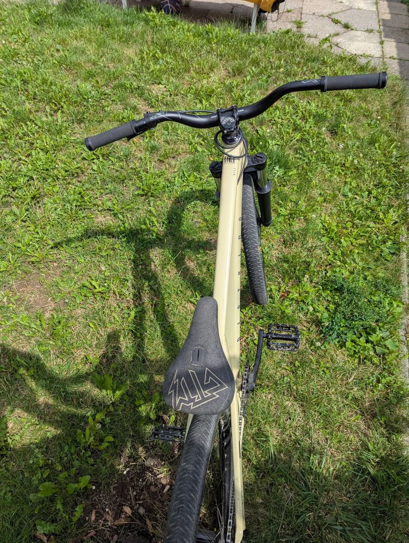 CTM Dirtking kolo skvělé pro začátečníky kteří se chtějí naučit skákat a naučit se nové triky 