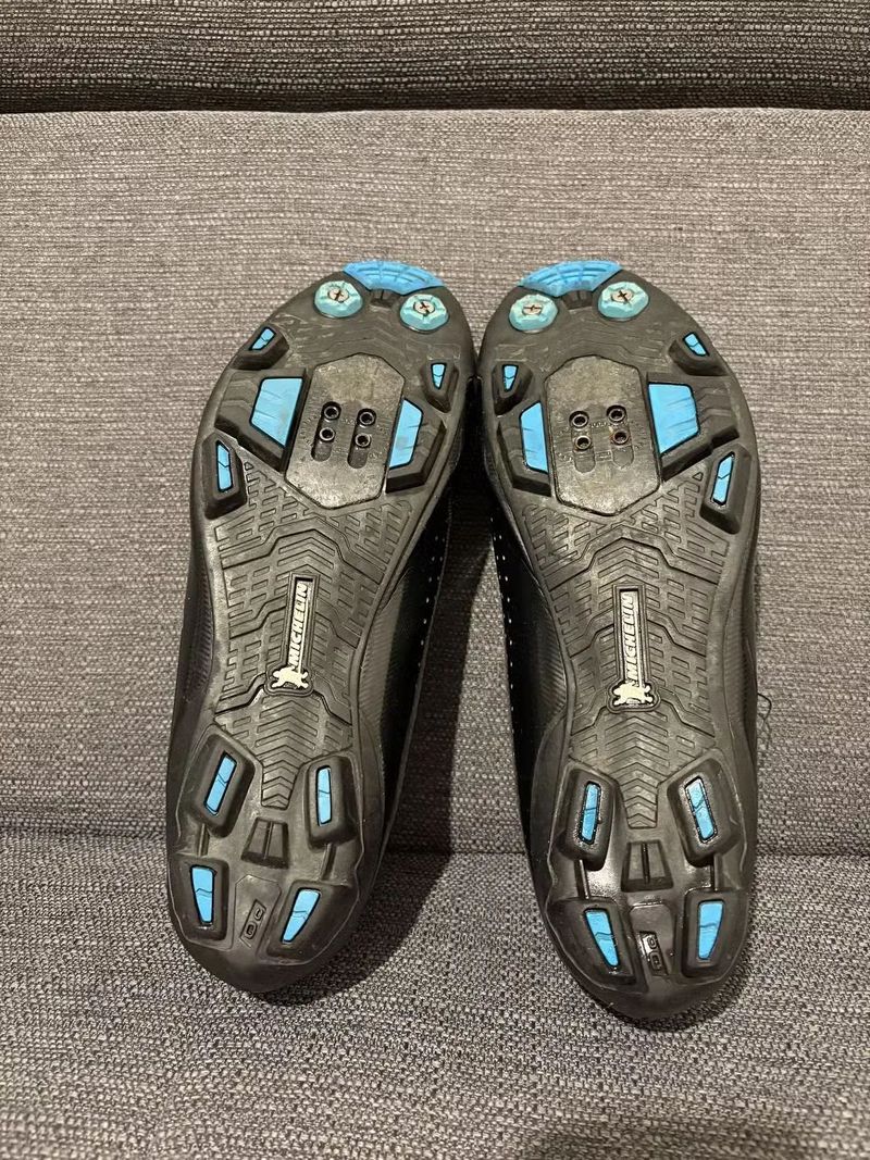 MTB tretry Shimano XC7 - vel. 45 (28,5 cm)