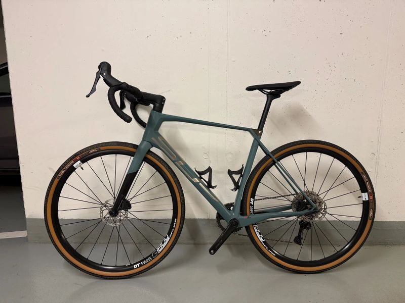 Superior X-ROAD Team Comp (velikost L, rok výroby 2021)