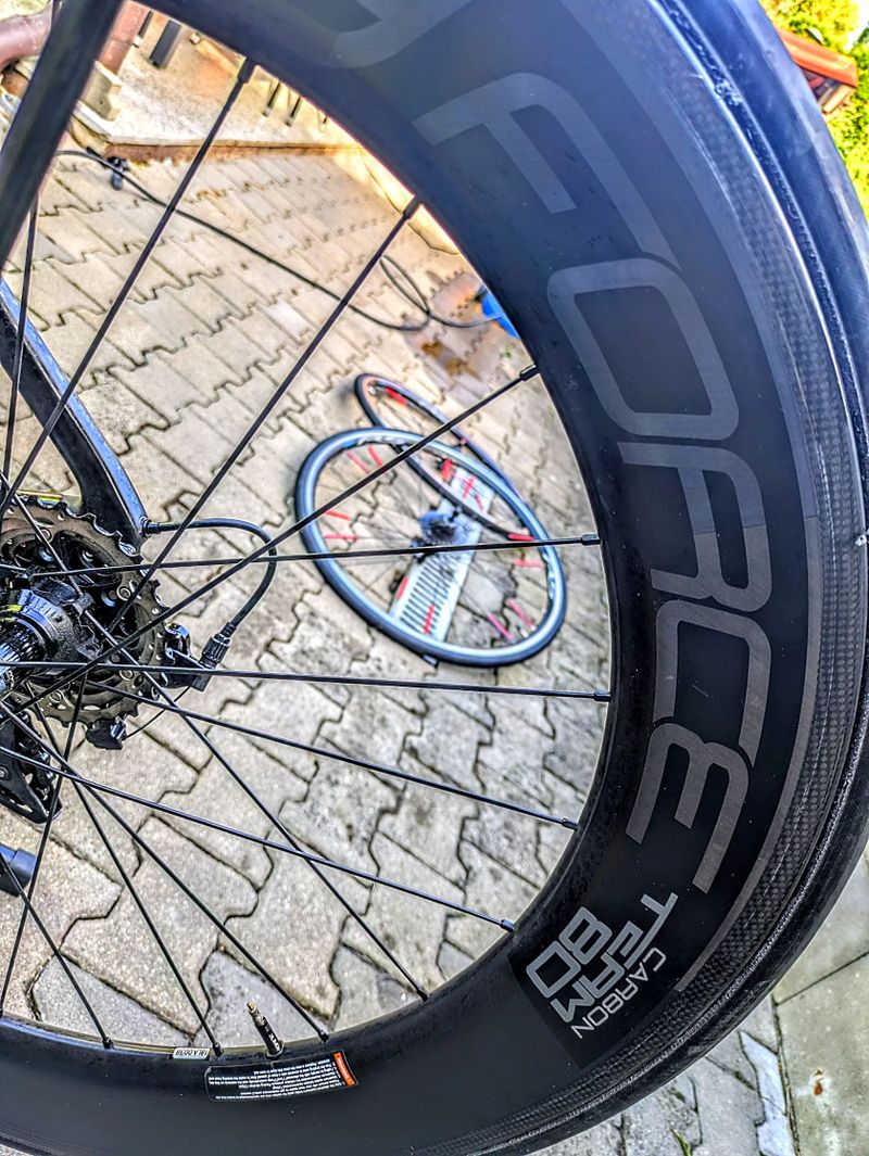 Wilier CENTO1AIR (L) s wattmetrem 4iiii, karbonová kola FORCE 80mm + sada trening hliníkových kol