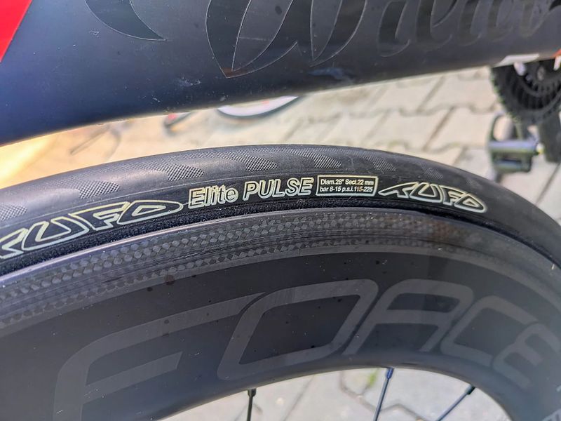 Wilier CENTO1AIR (L) s wattmetrem 4iiii, karbonová kola FORCE 80mm + sada trening hliníkových kol