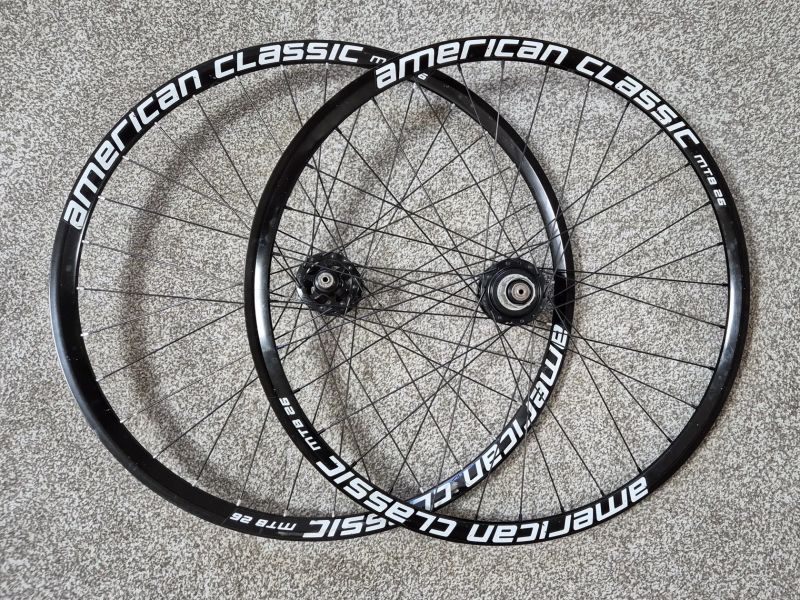 Lehká 26" kola American Classic - pár pouze 1490g