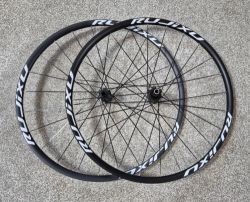 Lehká 29" kola NEboost - 15x100/12x142, MS ořech, 25mm šířka, 1730g 