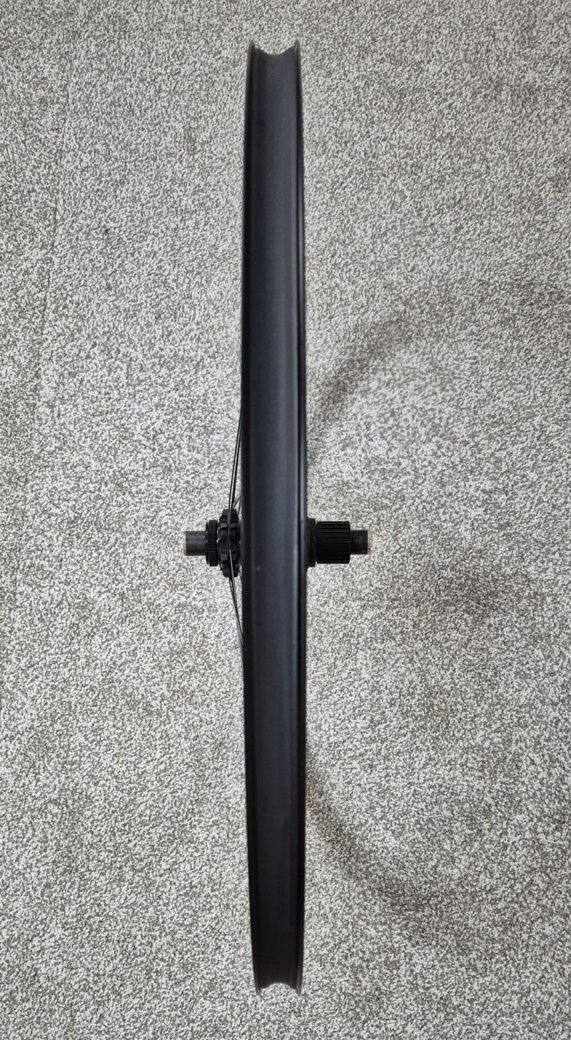 Lehká 29" kola NEboost - 15x100/12x142, MS ořech, 25mm šířka, 1730g 