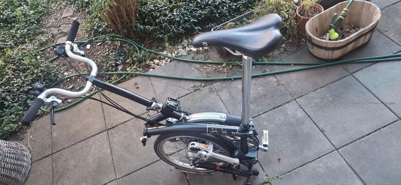 Skládací kolo Brompton C Line jednobarevné black edice