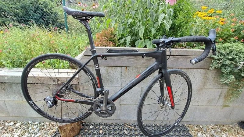 Prodám karbonovou silničku SUPERIOR RACE TEAM DISC, Ultegra Di2 2x11 s powermetrem