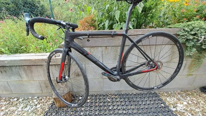 Prodám karbonovou silničku SUPERIOR RACE TEAM DISC, Ultegra Di2 2x11 s powermetrem