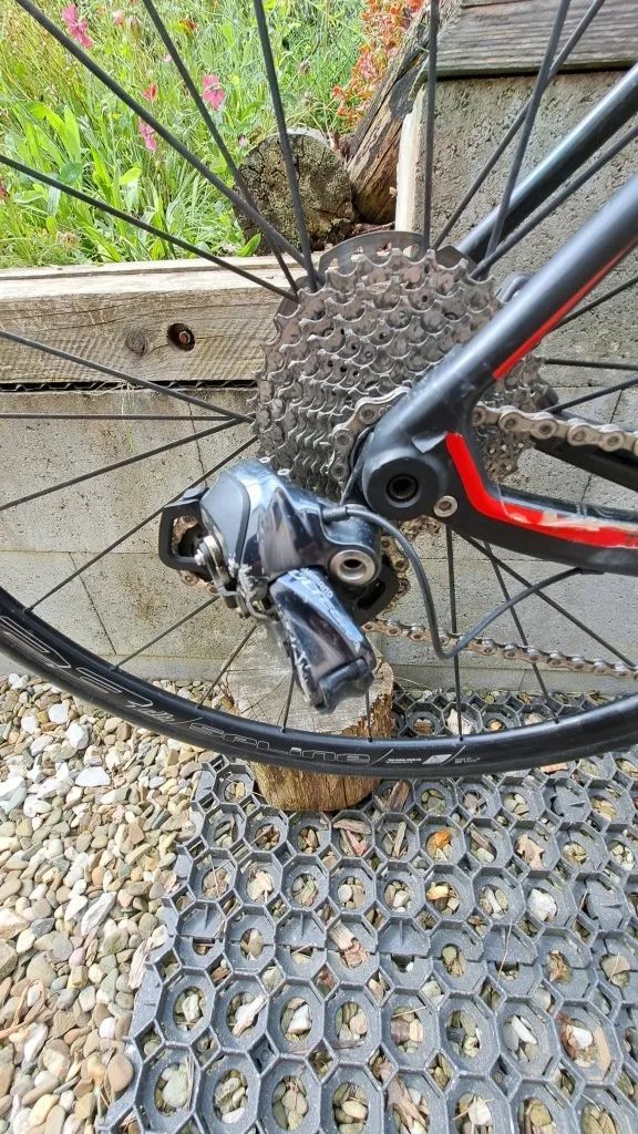 Prodám karbonovou silničku SUPERIOR RACE TEAM DISC, Ultegra Di2 2x11 s powermetrem