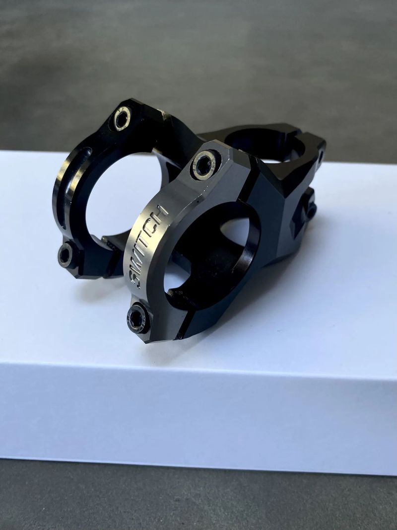 Řídítka Title AH1 35, 740mm, představec Switch Rocker, gripy Peaty's