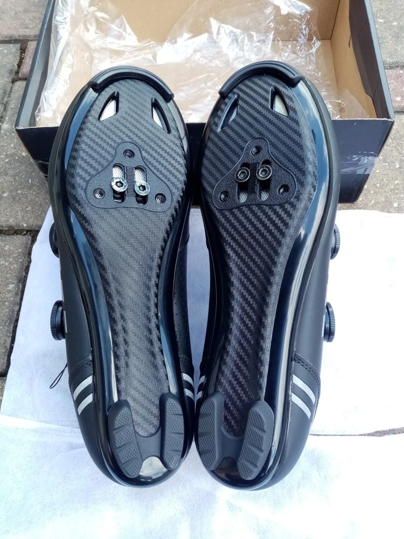 Nové Tretry na kolo, vel. 44, silniční / MTB kufry 