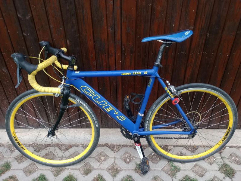 Silniční kolo dětské/dámské Cube axial JR