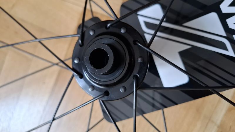 Zapletená gravel kola Giant P-X2 Disc