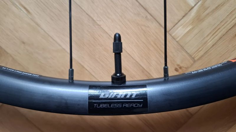 Zapletená gravel kola Giant P-X2 Disc