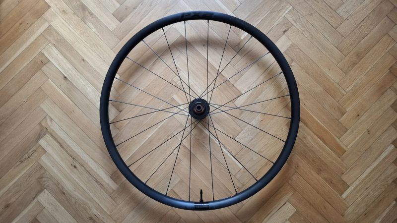 Zapletená gravel kola Giant P-X2 Disc