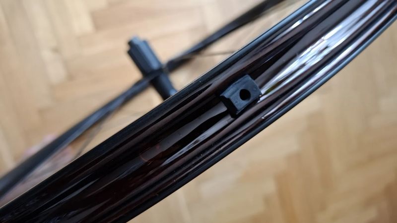 Zapletená gravel kola Giant P-X2 Disc