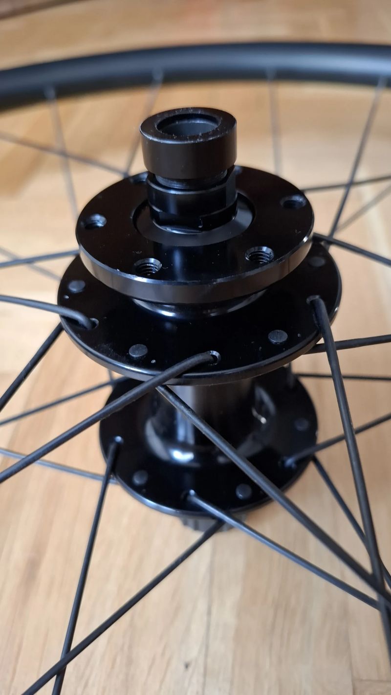 Zapletená gravel kola Giant P-X2 Disc