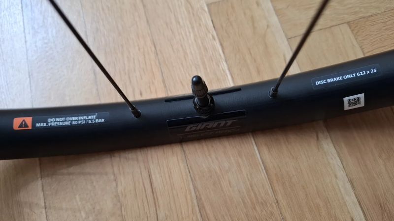 Zapletená gravel kola Giant P-X2 Disc