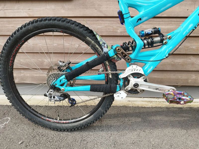 Kolo Specialized SX Trail three, sjezdové-trail