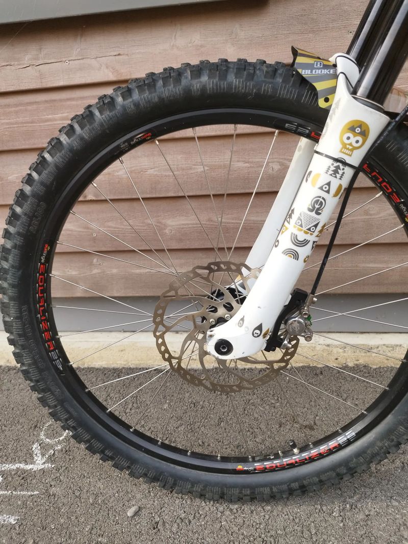 Kolo Specialized SX Trail three, sjezdové-trail
