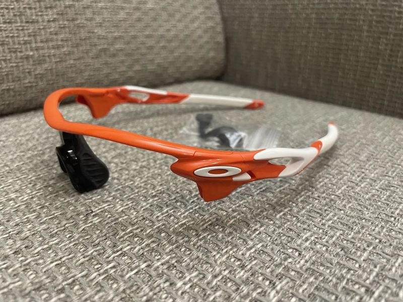 Obroučky a zorník Oakley Radarlock