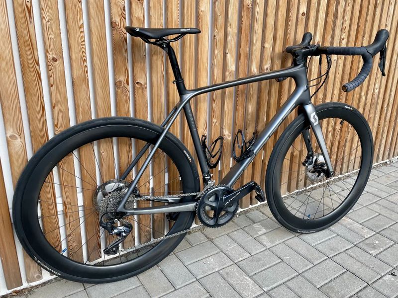 SCOTT Addict 10, Shimano Ultegra, karbon rám i kola, vel. L (175-190cm)