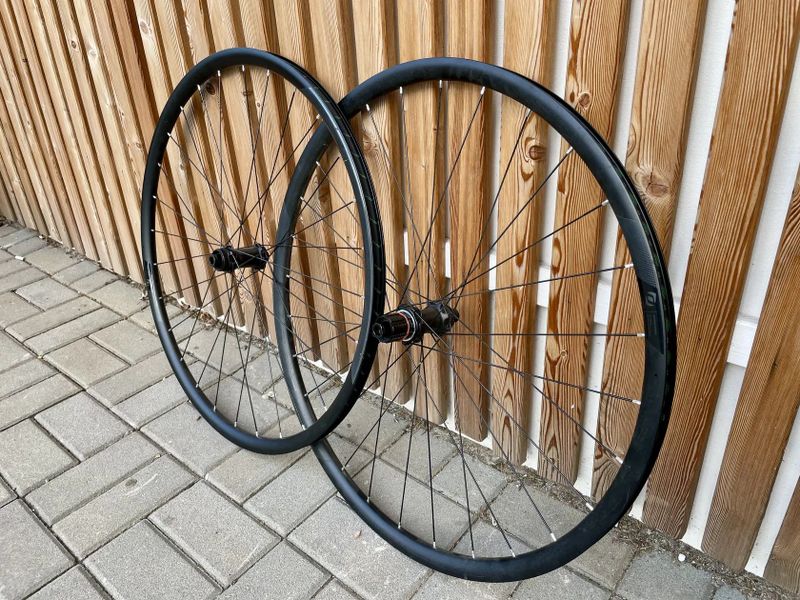 SCOTT Addict 10, Shimano Ultegra, karbon rám i kola, vel. L (175-190cm)