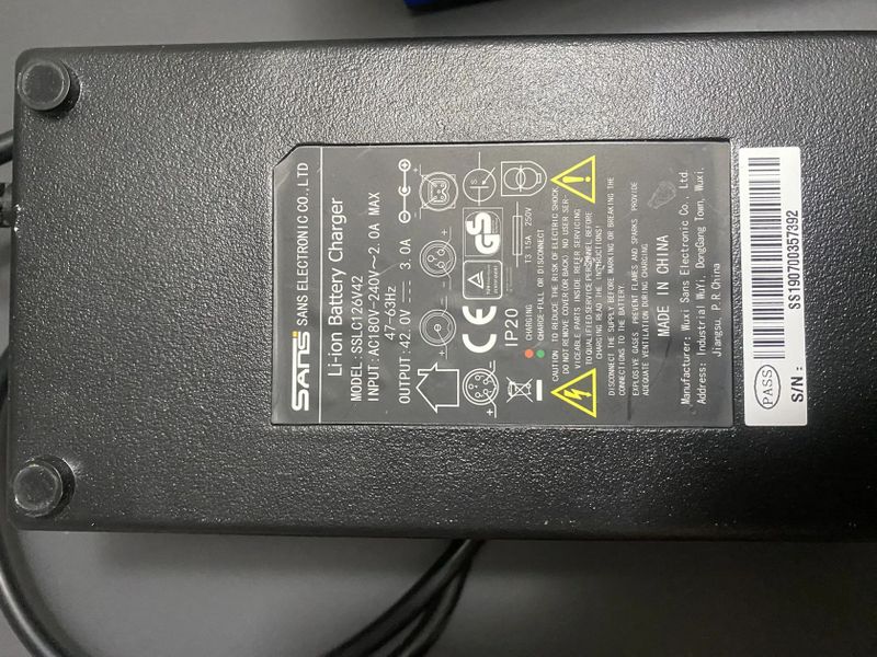 Prodám baterii na elektrokolo D361751 včetně nabiječky