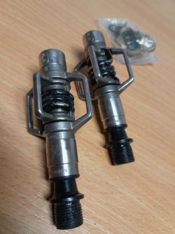 Pedály CrankBrothers Eggbeater 3 + kufry