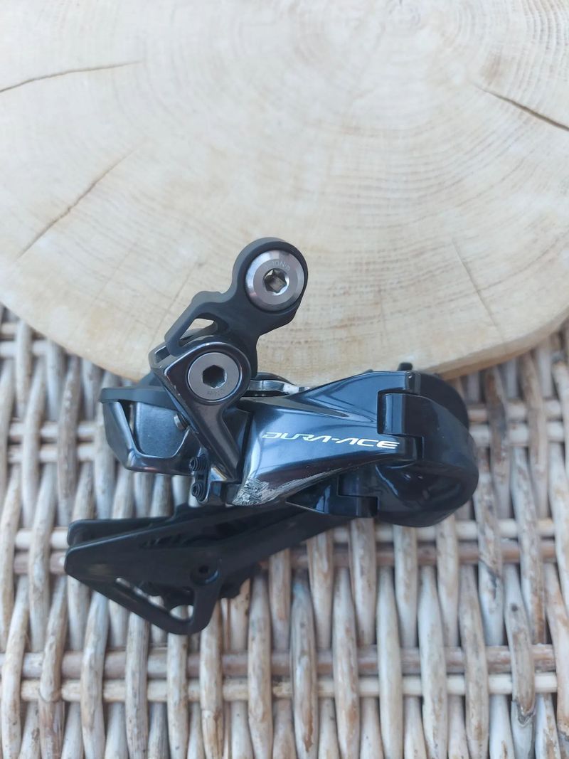 Přehazovačka na silniční kolo Shimna Dura-Ace DI2