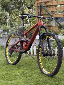 Specialized Enduro 2022 S4 (L) – možnost full build / základní osazení