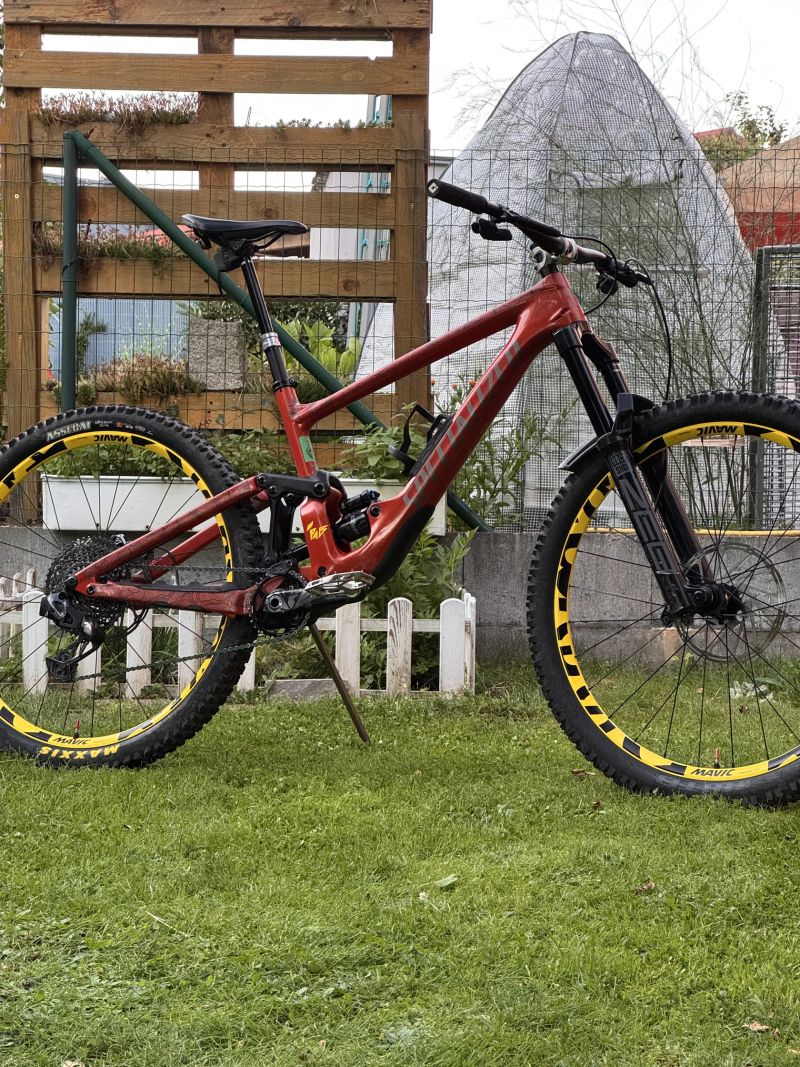 Specialized Enduro 2022 S4 (L) – možnost full build / základní osazení