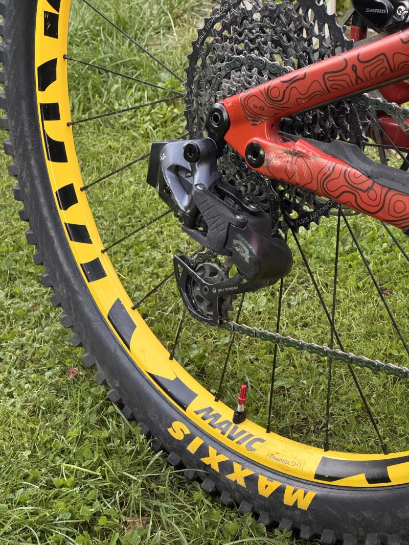 Specialized Enduro 2022 S4 (L) – možnost full build / základní osazení