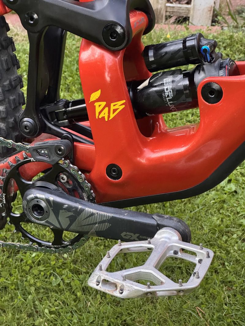Specialized Enduro 2022 S4 (L) – možnost full build / základní osazení