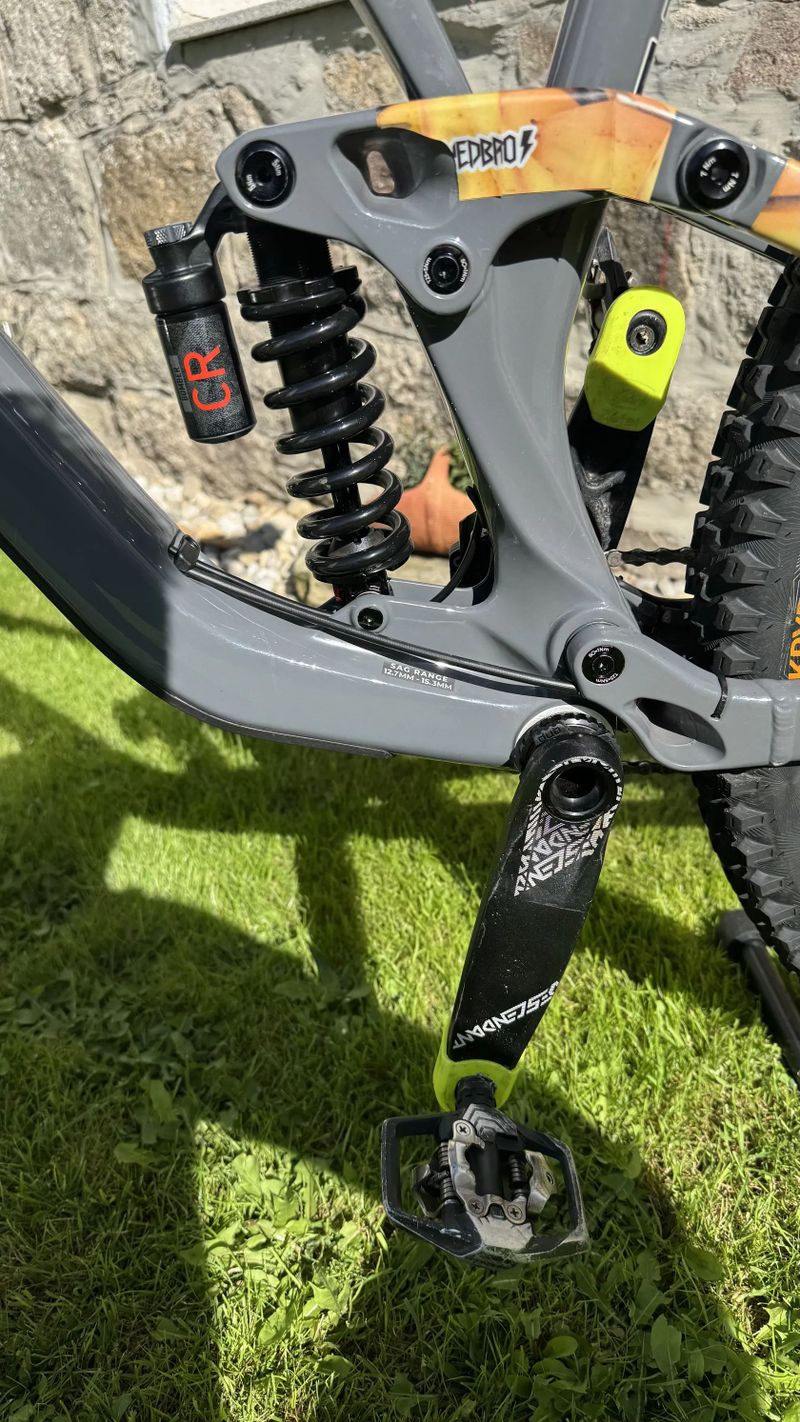 GT Sensor Carbon Elite, velikost L