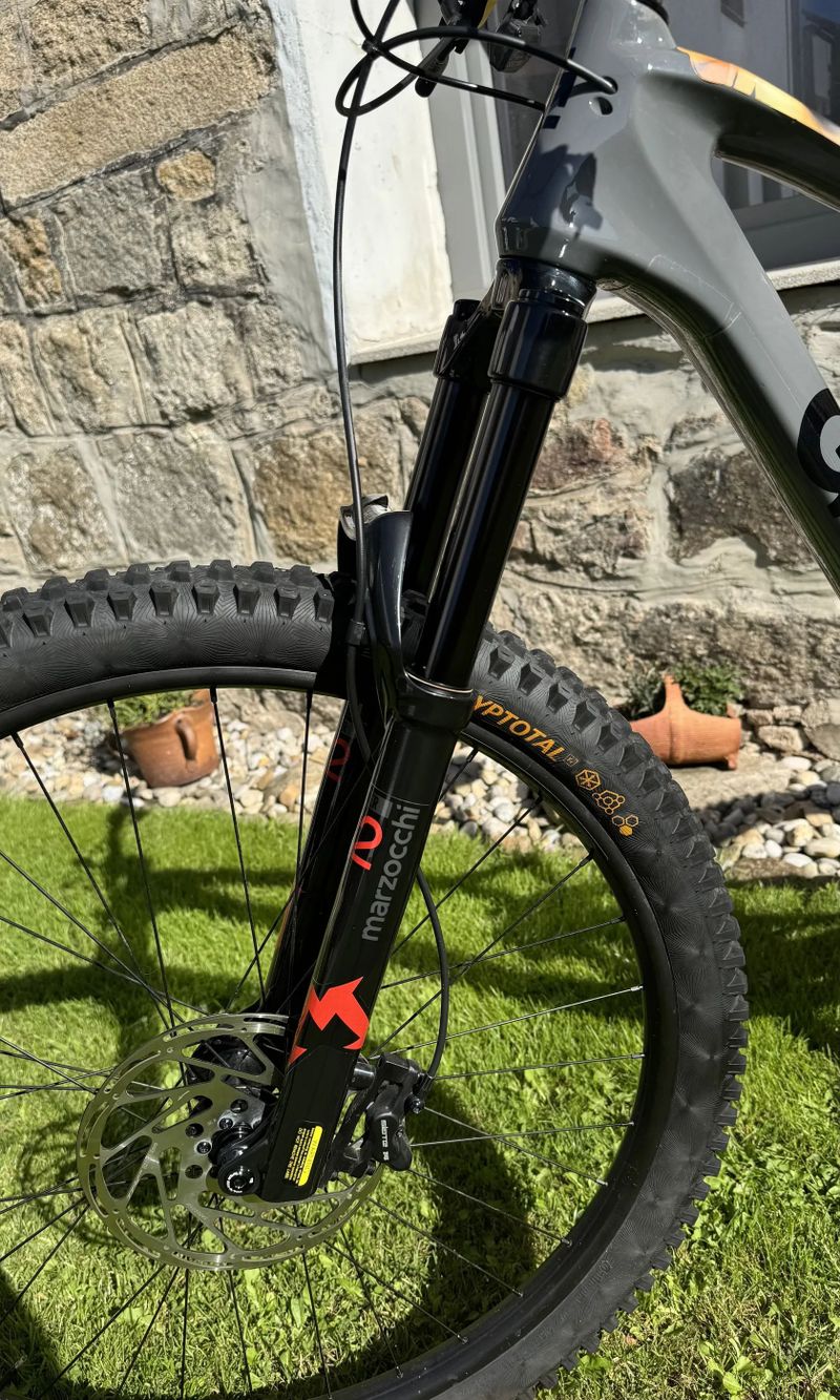 GT Sensor Carbon Elite, velikost L