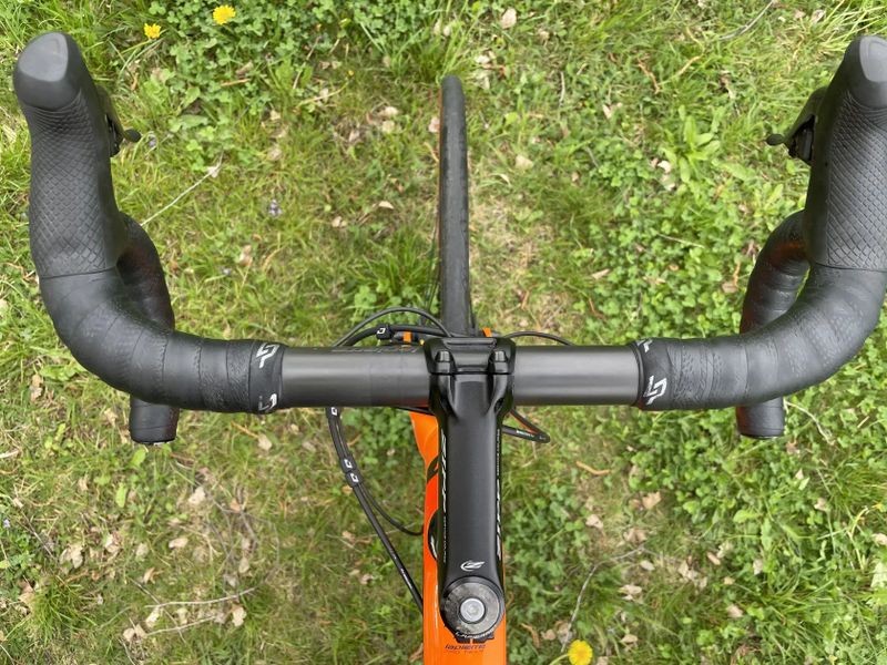 Lehké kolo Lapierre Xelius SL 700 Ultimate – karbon (180–188 cm), Ultegra Di2