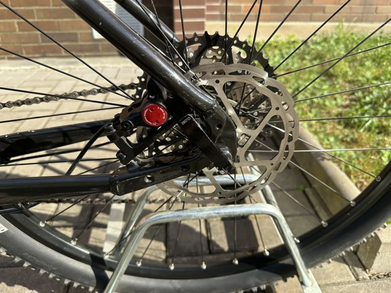 LEVIT Notos 3 HT, sada Shimano Deore, vzduchová vidlice Suntour