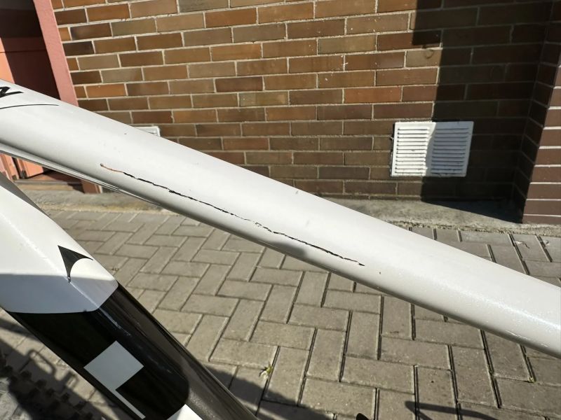 LEVIT Notos 3 HT, sada Shimano Deore, vzduchová vidlice Suntour