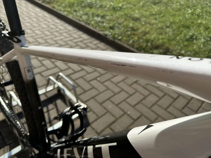 LEVIT Notos 3 HT, sada Shimano Deore, vzduchová vidlice Suntour
