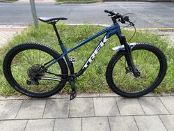 Trek Roscoe 8 velikost L barva mulsanne blue měsíc jeté v záruce