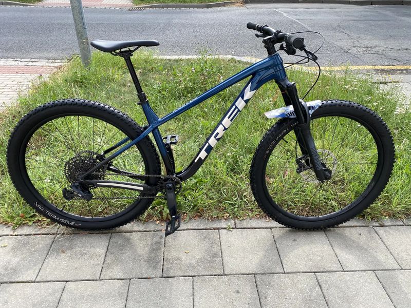 Trek Roscoe 8 velikost L barva mulsanne blue měsíc jeté v záruce