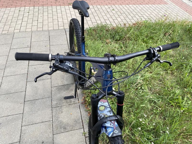 Trek Roscoe 8 velikost L barva mulsanne blue měsíc jeté v záruce