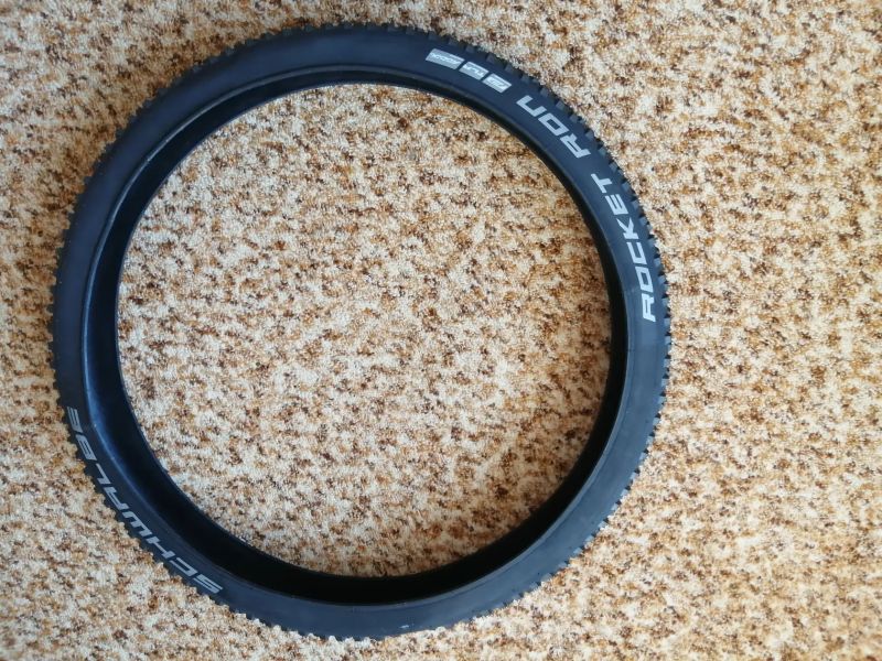 nový plášť Schwalbe Rocket Ron PerformanceAddixTL-Ready 27,5x2,25
